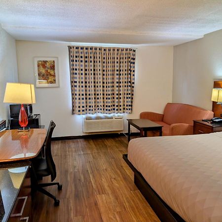Travelodge By Wyndham Forsyth Extérieur photo
