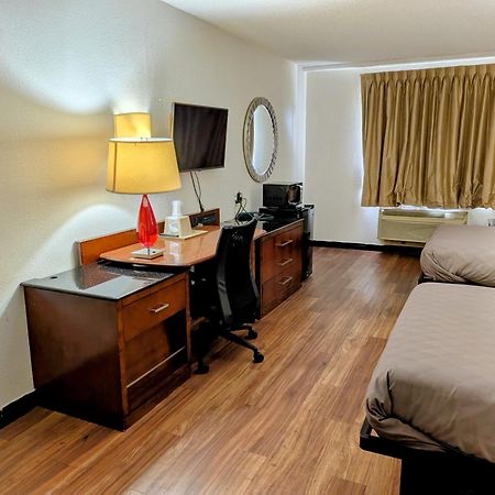 Travelodge By Wyndham Forsyth Extérieur photo