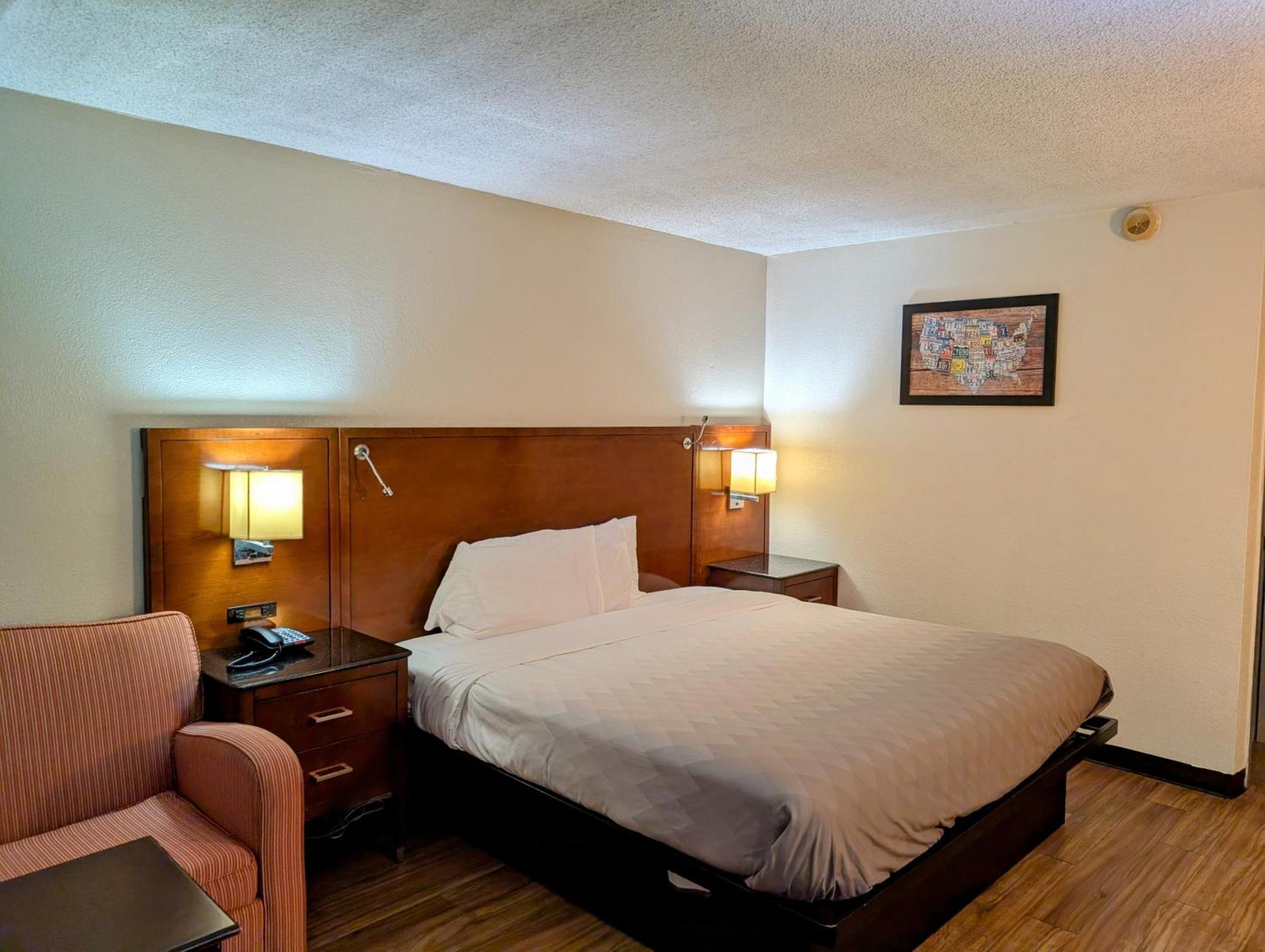 Travelodge By Wyndham Forsyth Extérieur photo