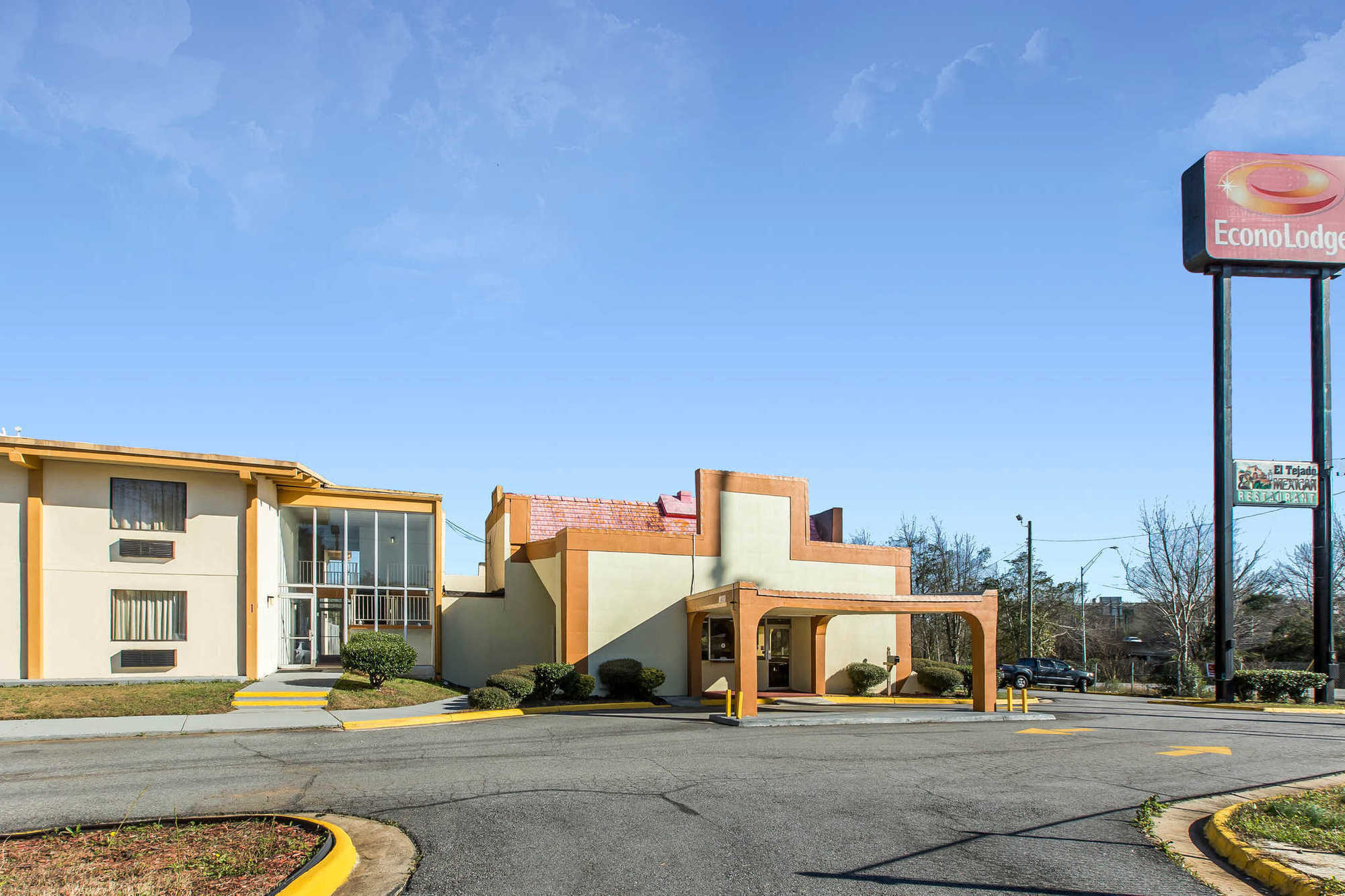 Travelodge By Wyndham Forsyth Extérieur photo