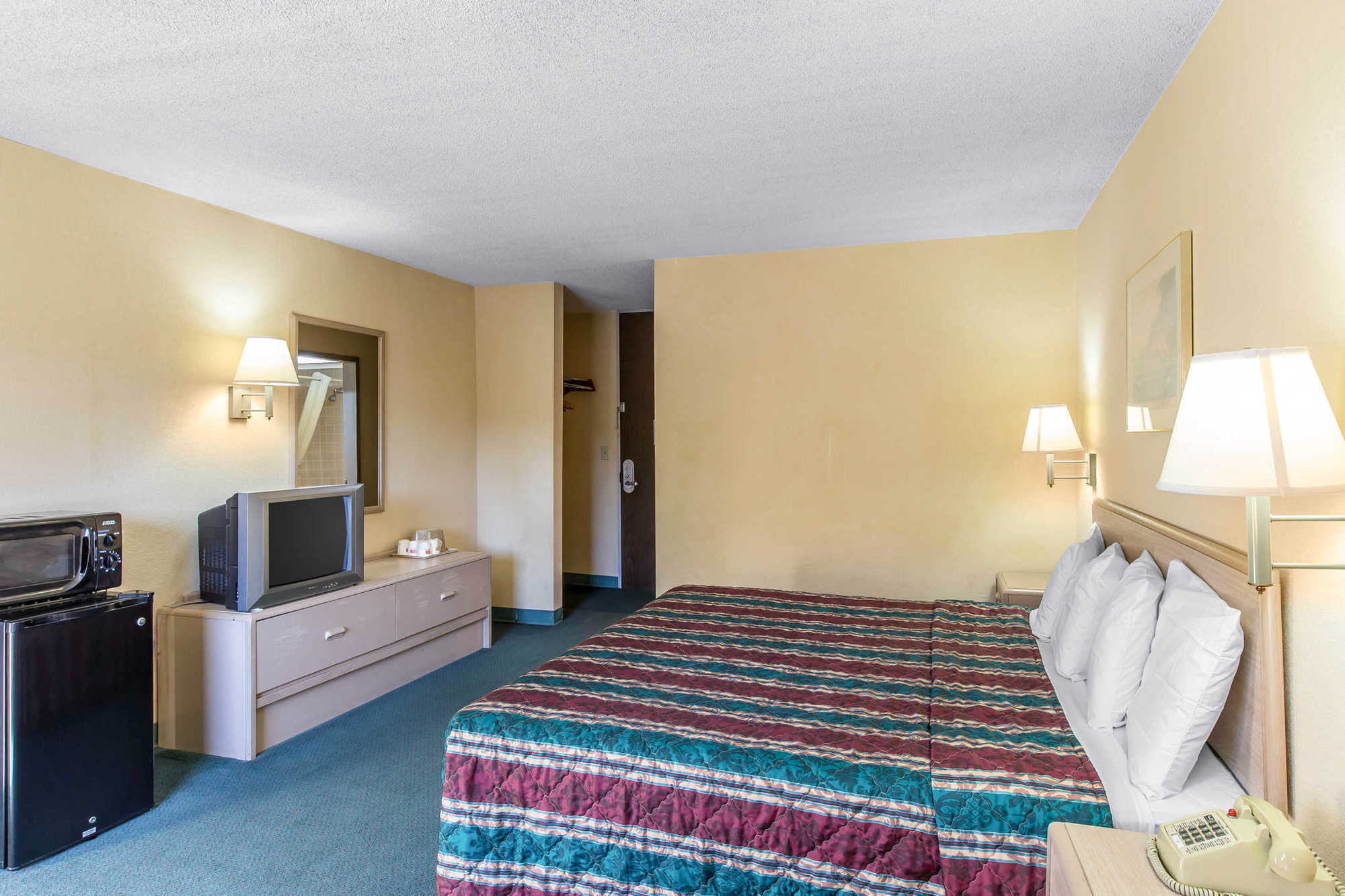 Travelodge By Wyndham Forsyth Chambre photo