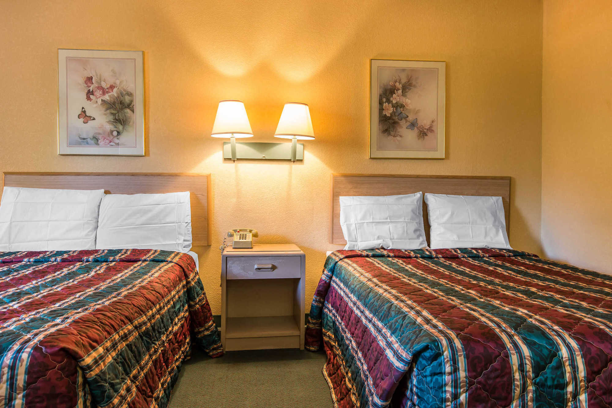 Travelodge By Wyndham Forsyth Chambre photo