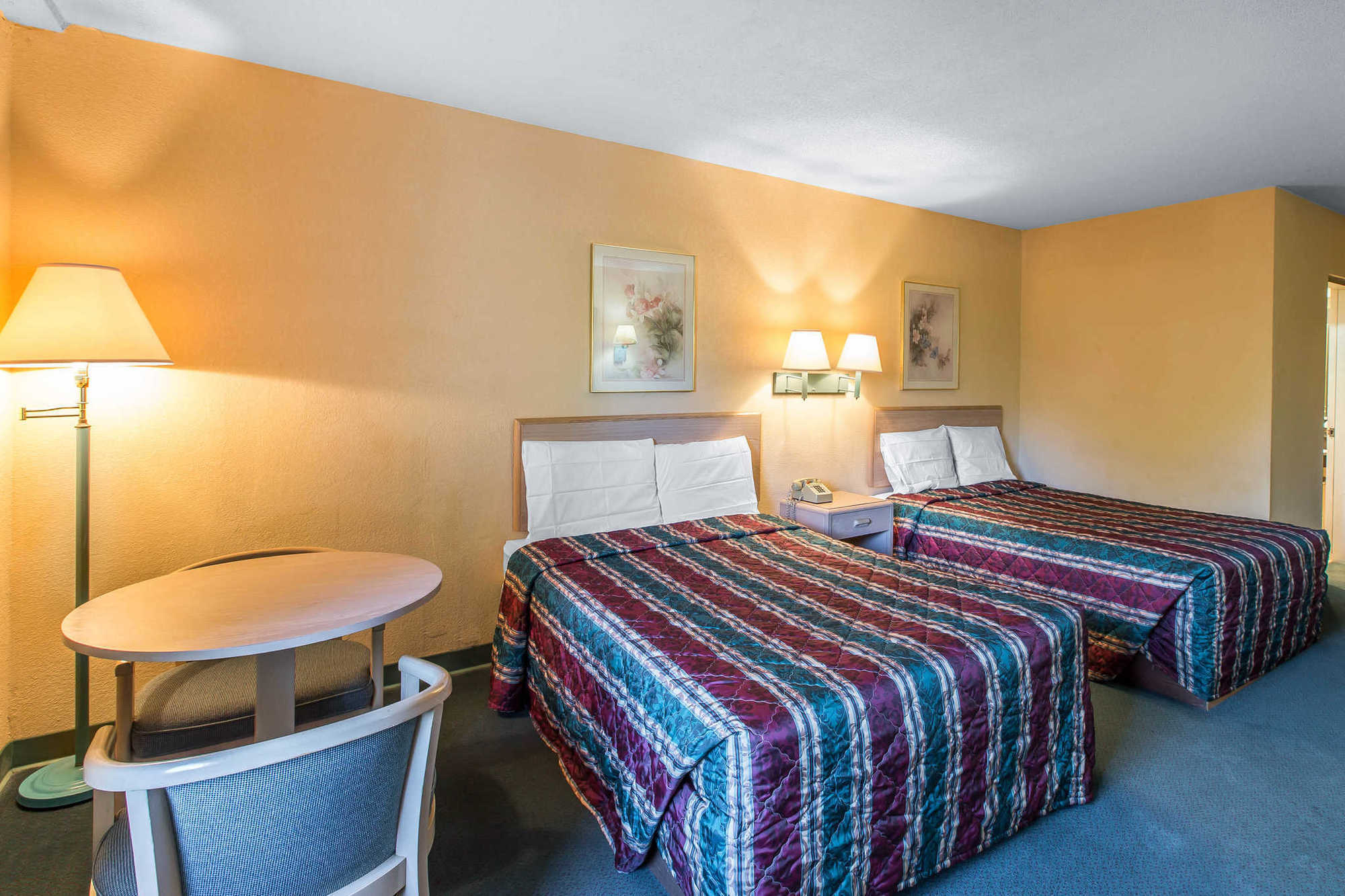 Travelodge By Wyndham Forsyth Chambre photo