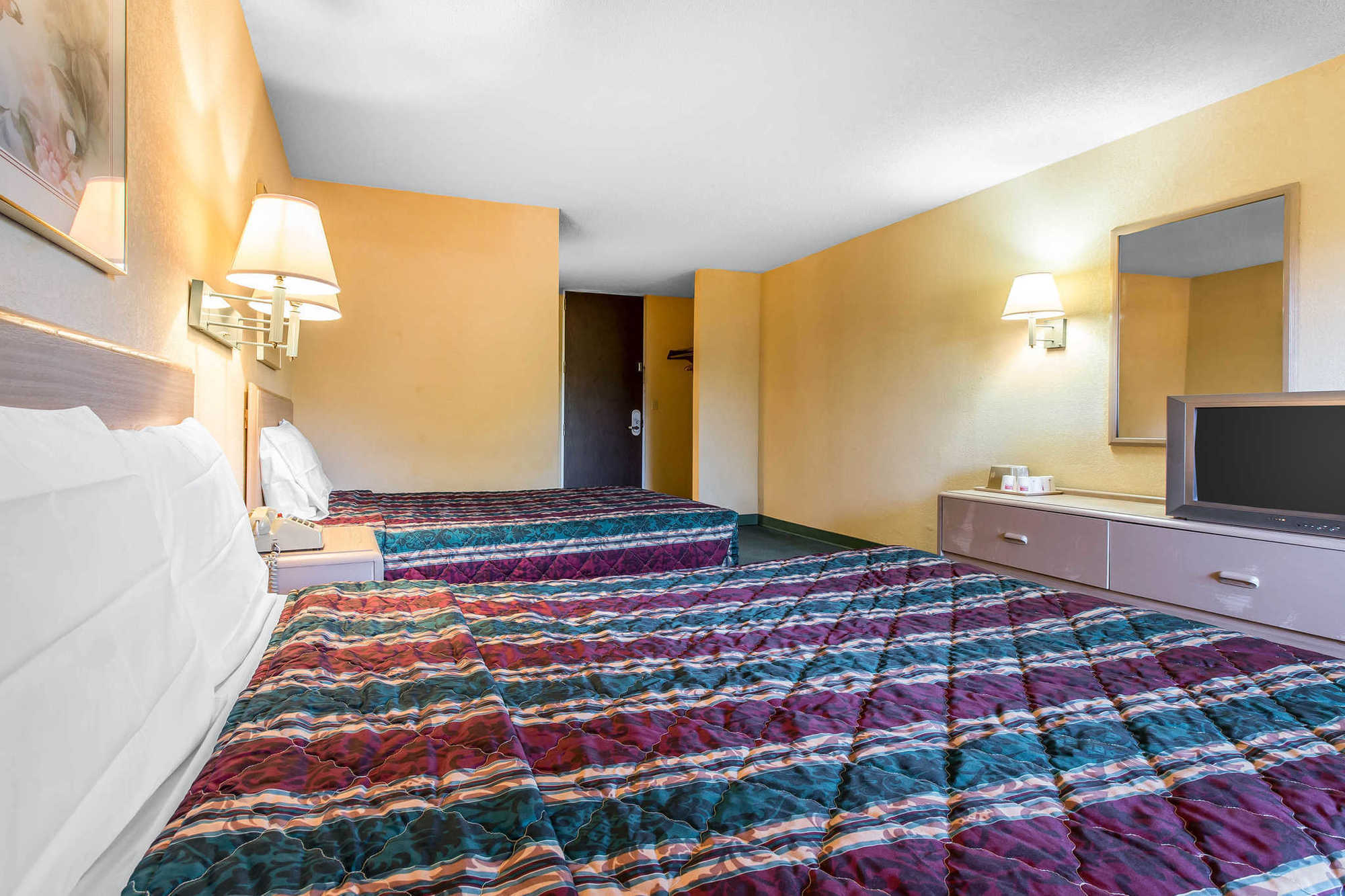 Travelodge By Wyndham Forsyth Chambre photo
