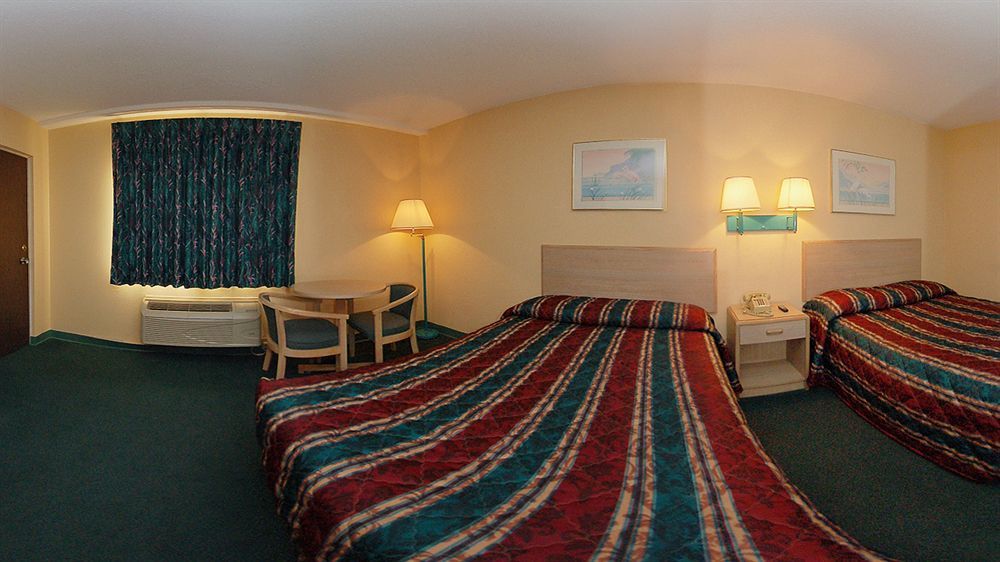 Travelodge By Wyndham Forsyth Extérieur photo