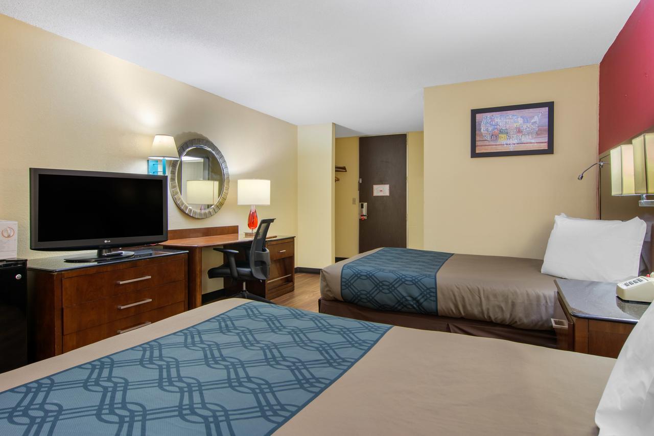 Travelodge By Wyndham Forsyth Extérieur photo