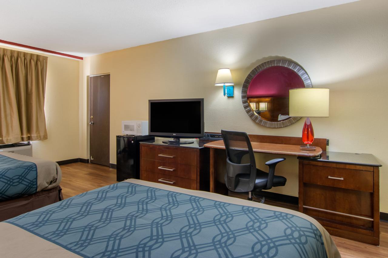 Travelodge By Wyndham Forsyth Extérieur photo