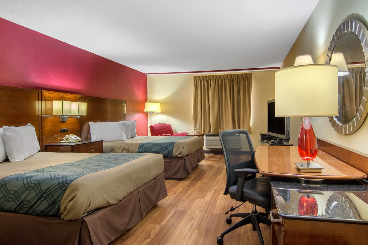 Travelodge By Wyndham Forsyth Extérieur photo