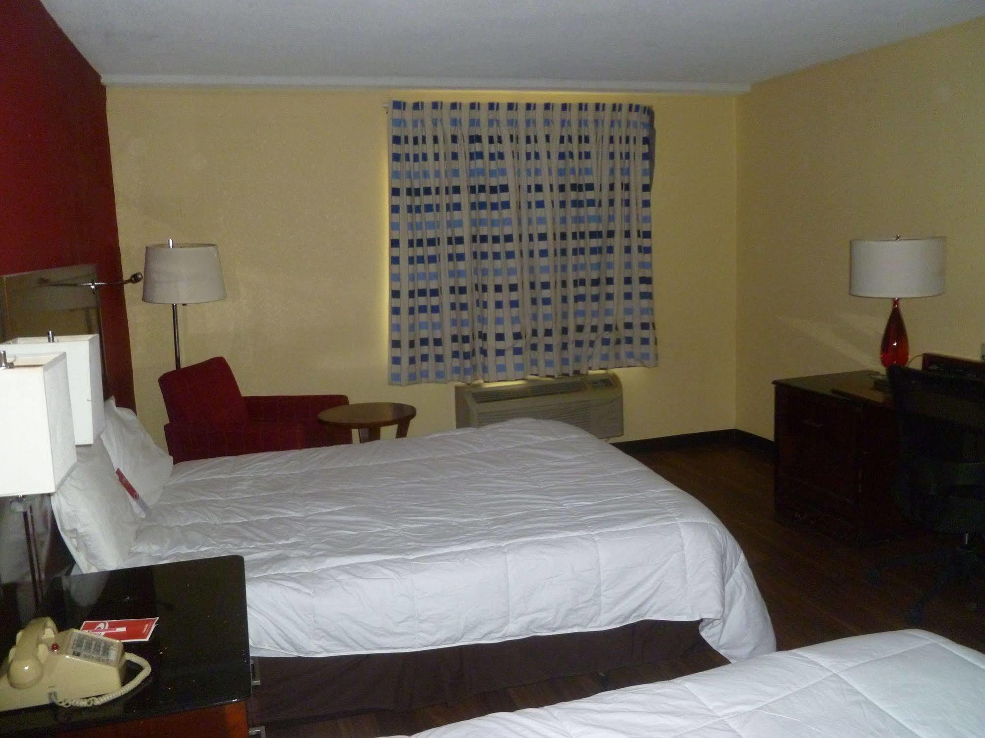 Travelodge By Wyndham Forsyth Extérieur photo
