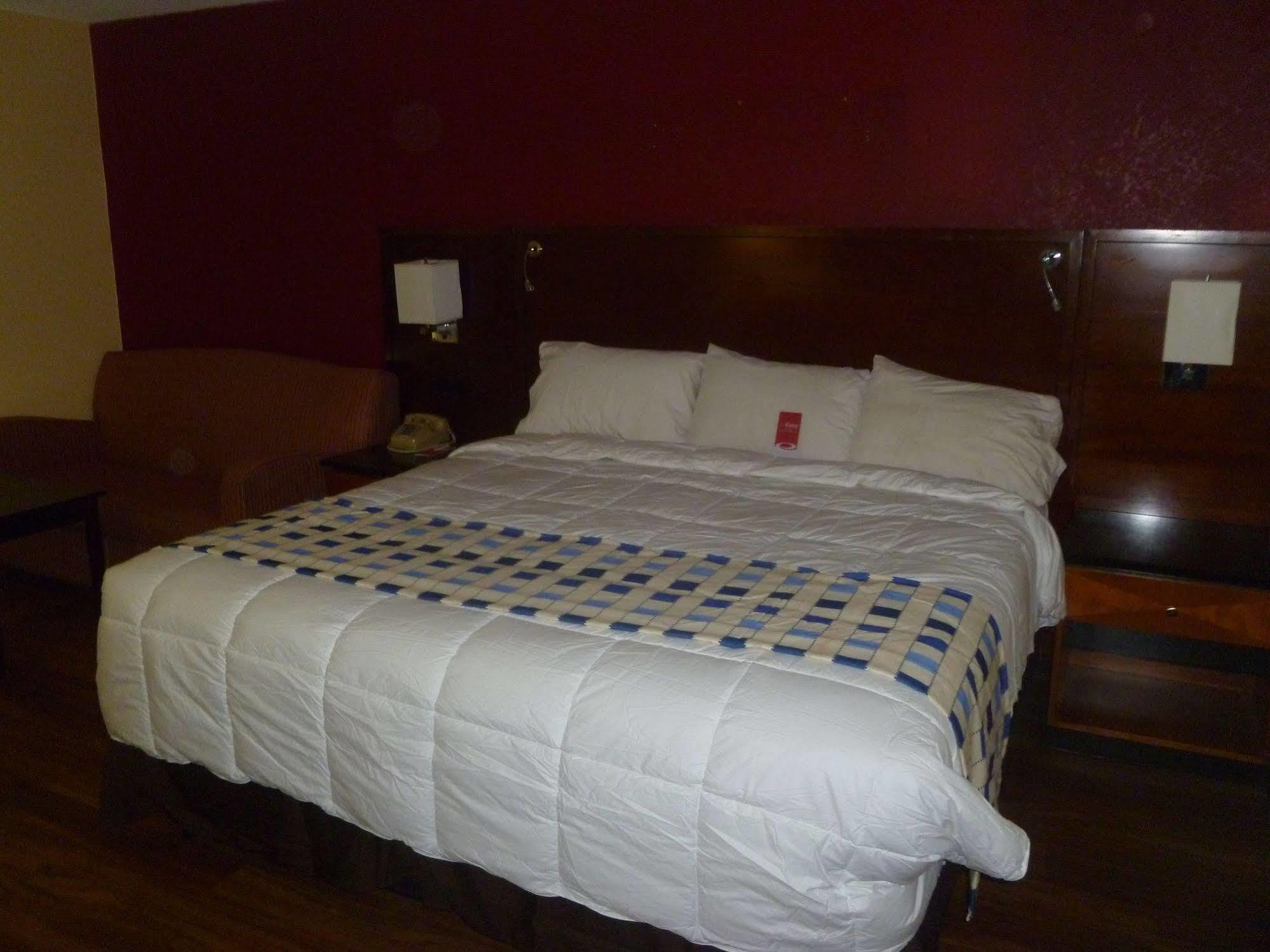 Travelodge By Wyndham Forsyth Extérieur photo