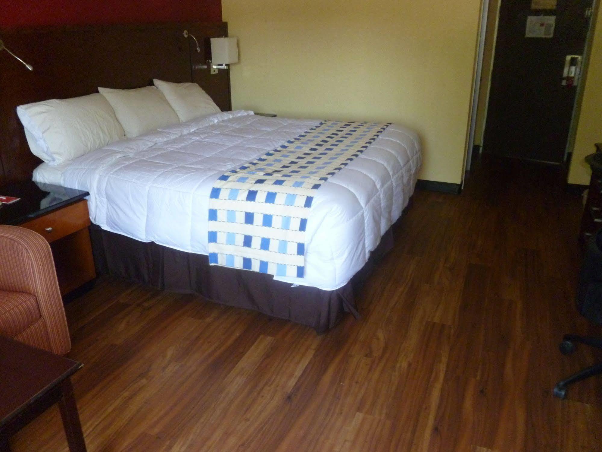 Travelodge By Wyndham Forsyth Extérieur photo