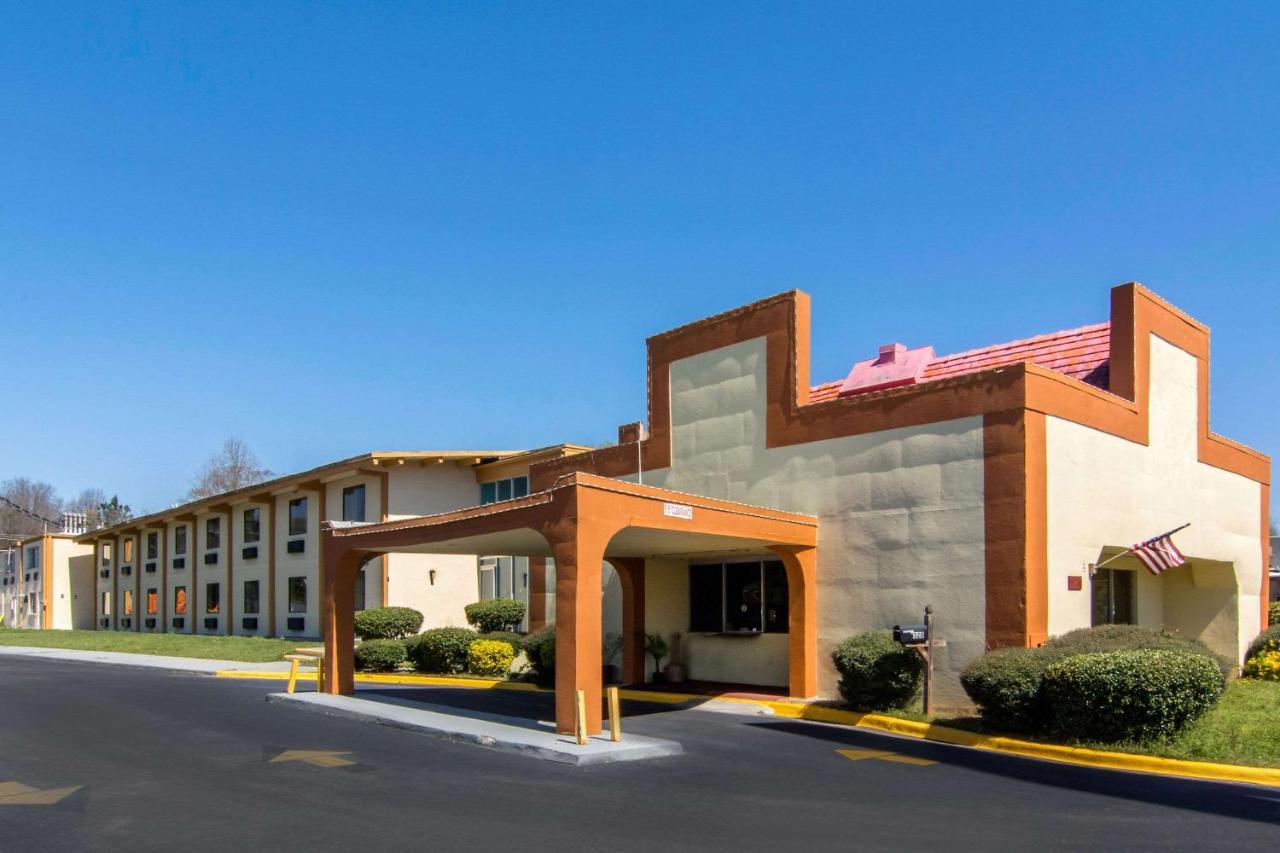 Travelodge By Wyndham Forsyth Extérieur photo