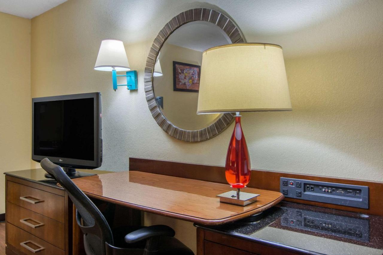 Travelodge By Wyndham Forsyth Extérieur photo
