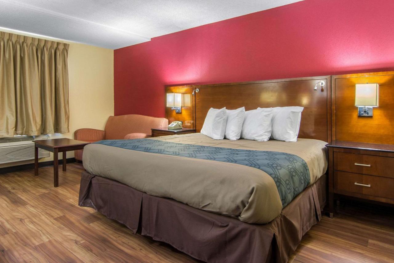 Travelodge By Wyndham Forsyth Extérieur photo