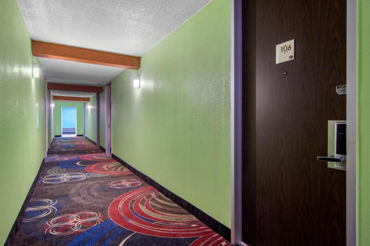 Travelodge By Wyndham Forsyth Extérieur photo